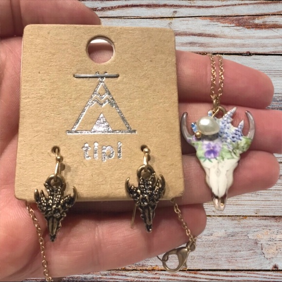 Jewelry - ❌SOLD❌ Floral Bull Necklace and Earrings Set